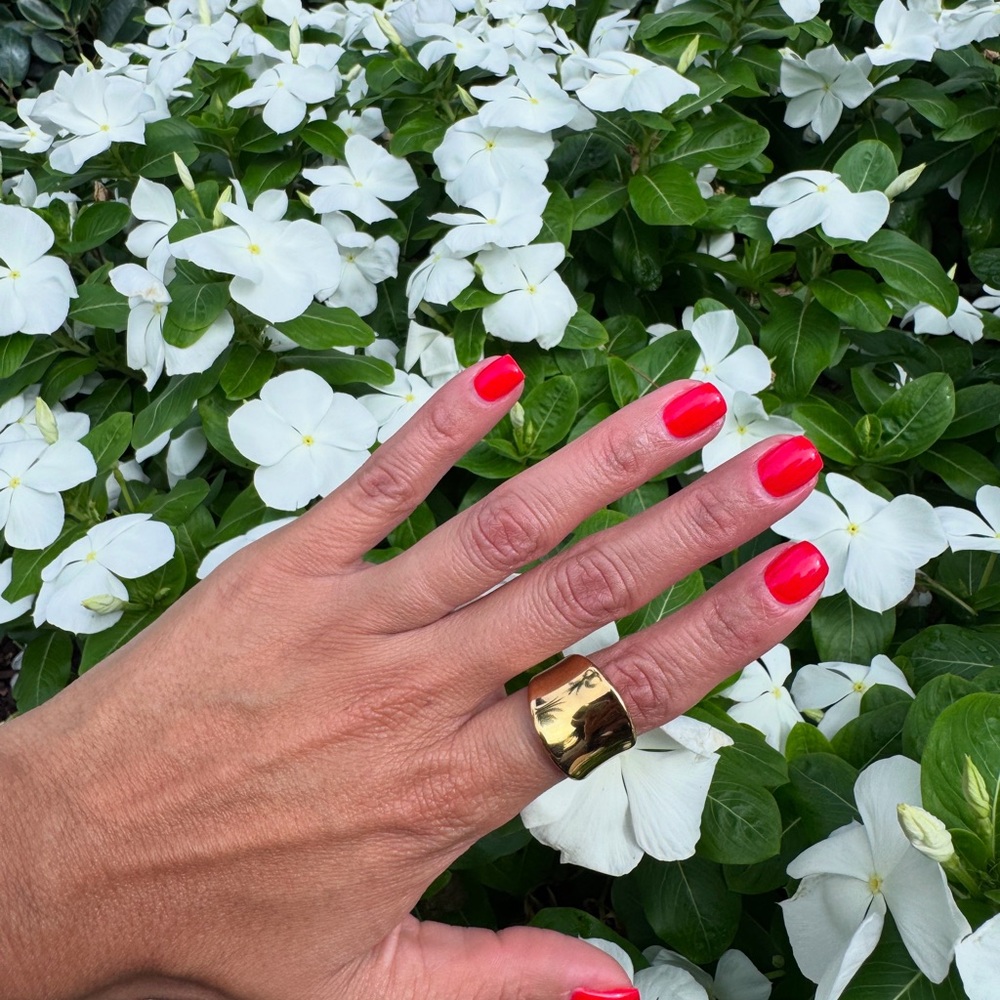 Elegant Gold Band Ring